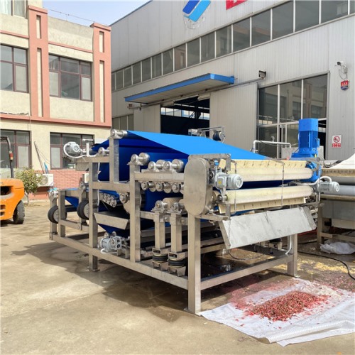 某食品廠訂購(gòu)的1臺(tái)帶式果蔬榨汁機(jī)，試機(jī)檢驗(yàn)合格準(zhǔn)備發(fā)貨！
