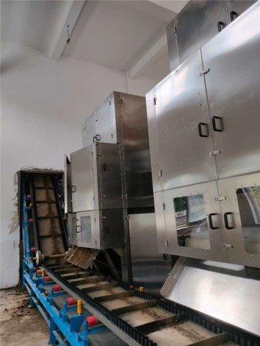 云南某污水處理廠定制的一體式污泥深度脫水機，現已投入使用！